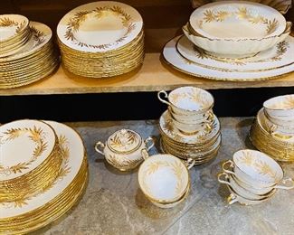 Tuscany Regency bone china set, England