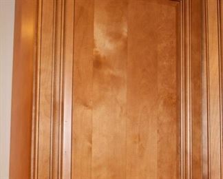 Wood cabinets solid wood dovetail drawers. If you are interested in the kitchen cabinets I have measurements and layout of the entire kitchen I can email or text you photos