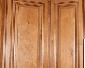 Wood cabinets solid wood dovetail drawers. If you are interested in the kitchen cabinets I have measurements and layout of the entire kitchen I can email or text you photos