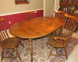 Table with 5 (1 captain and 4 other) chairs from Heywood Wakefield 