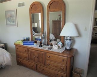 Oak bedroom set- dresser with mirrors