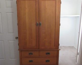 Nice armoire from Bassett- this matches the oak bedroom set very well however, it is not part of the set