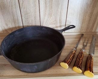 No. 8 Cast Iron Skillet Wagner with Carving Set