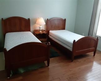 Twin Beds, Dressers & Nite stands