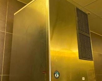 Hoshizaki Ice Machine
Model KM-901MAH