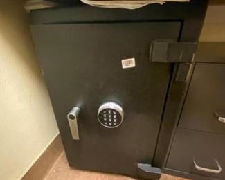 Safe w/ keypad