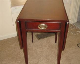 $25.00, Mahogany Drop leaf table 26" tall, vg condition