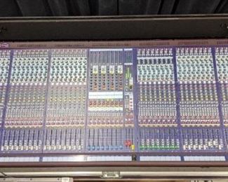 Mixing board with hard case
Midas Verona 480