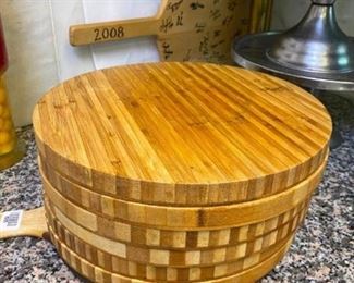 6 round cutting boards 