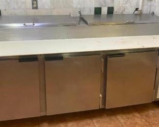 Refrigerated pizza prep table
Beverage Air model DP93