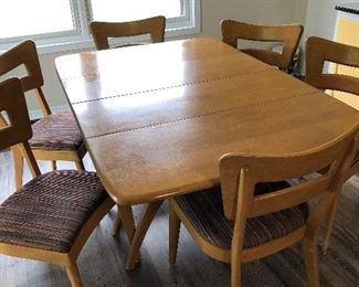 Heywood Wakefield dining room table w/6 chairs and 2 leaves.