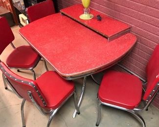 1950’s Dinette w/4 chairs and leaf. Chairs reupholstered.