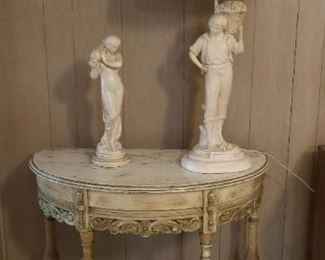 Kittinger Console Table, Grecian Statue, & Quartite Lamp