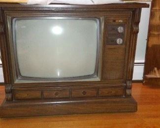 Magnavox Console COLOR T V Set.