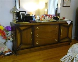 Set of Vintage American MBR Furniture Set askg 600.