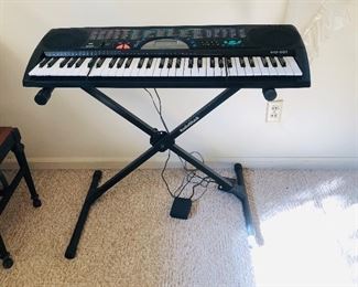 Radio Shack Midi Keyboard with stand
Like new!