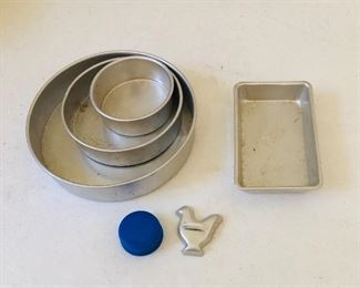 Childs cook set. See the blue water bottle top to gauge size