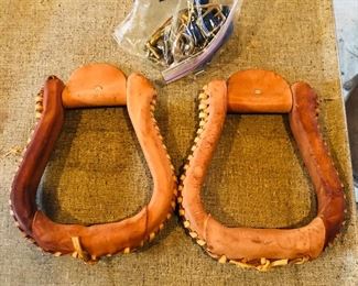 Leather laced stirrups/new