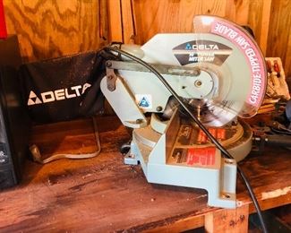 Delta miter saw