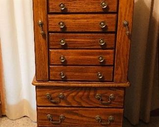 Jewelry chest