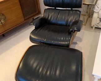  Eames Lounge Chair & ottoman Style replica  $1000