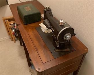 vintage sewing machine$100