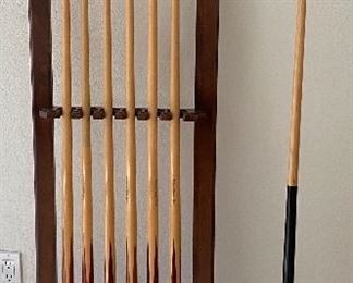 Barely Used Connelly Pool Table w all the Accessories