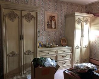 Vintage off white bedroom set 
