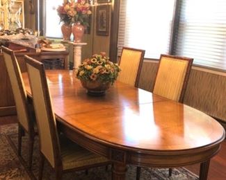 Traditional Dining Table & chairs 