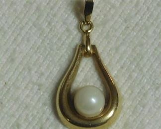 14 k Pearl Pendant