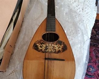 "Taterbug" Mandolin - needs repairs