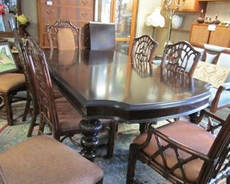 Lexington furniture table, 8 chairs, 2 leaves and pads