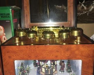 "Mr. Christmas" animated music box with brass bells. Plays 50 Christmas carols and year-round classics. Gold Label. Works!