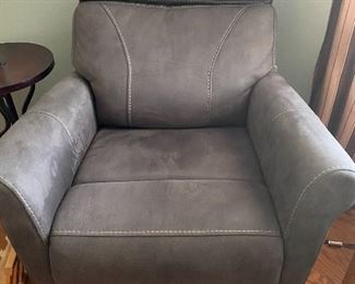 Like new lift chair from Lamberts.