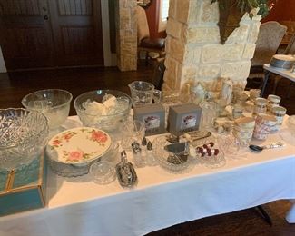 Glassware, cake stands