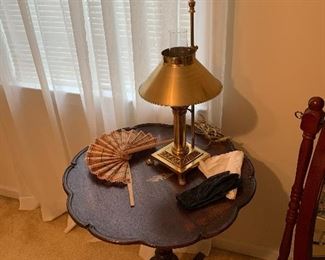 Pie crust Table