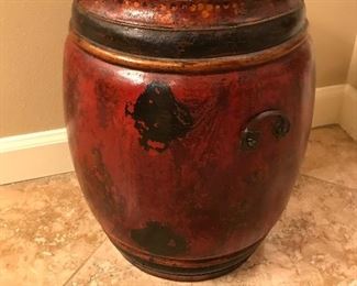 Wooden decor vase urn table