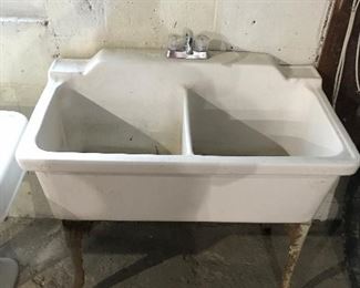 Ceramic double basin sink 40”w x 23”d x 35”h
