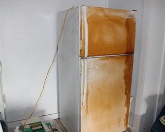 Estate refrigerator. Rusty on the outside, clean and cold inside