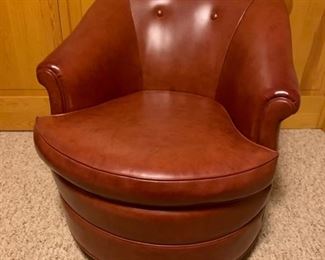REDUCED! $300.00 now, was $400.00......Beautiful Leather/leather like? Bucket Chair, Looks Brand New
