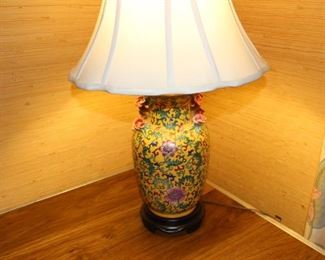 Excellent condition cloisonné style lamp