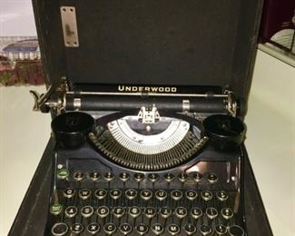 Anique Underwood typewriter