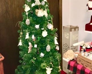 Christmas tree, Christmas ornaments