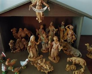 Fontanini nativity, made in Italy. Very collectible., 36 pieces