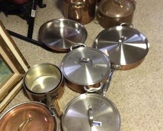 Set Of COPPER Pots /Made in France & Calphalon . Top........ 3 Hammered Copper POTS- FRANCE $250 Middle.......3 POTS-Calphalon - $250
Bottom.........5- POTS Made in France $300