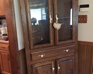 Corner Hutch