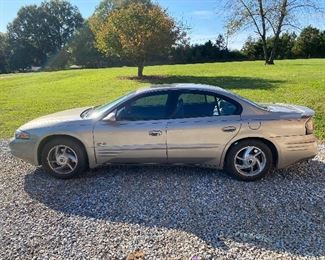 2001 Pontiac Bonneville SLE (123,000 Miles/Titled) - with Pioneer 12 Disc CD Changer