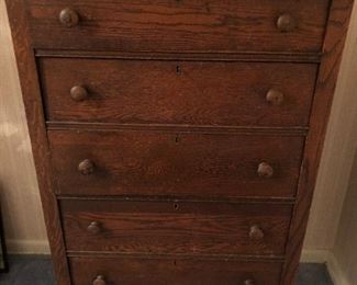 Small ish dresser oak