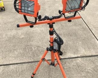 Work Light on Telescoping Tripod