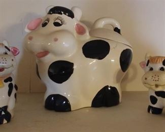Holstein Cow Set Includes: Cookie Jar, Sugar, & Creamer Asking $25.00 Small Crack in Cookie Jar
